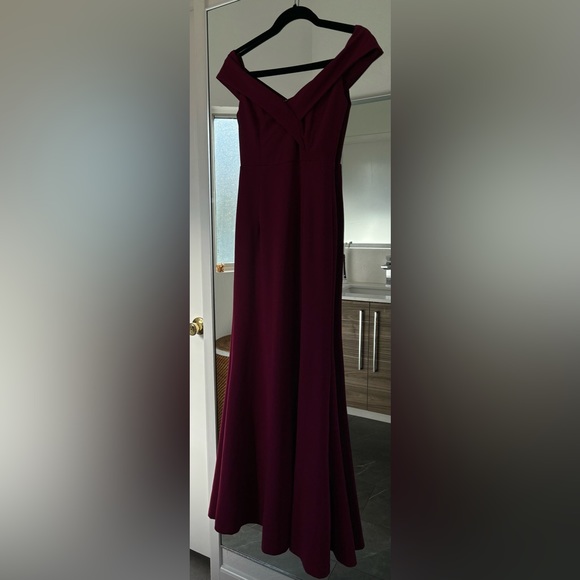 Lulus off shoulder floor length gown like new - Picture 6 of 7